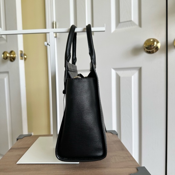 DKNY Black Leather Handbag Satchel in Like New Condition - Picture 3 of 9